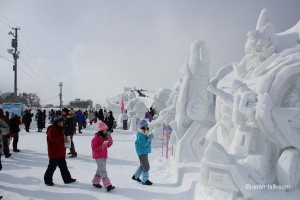 kids-enjoying-japanese-snow-festival-540